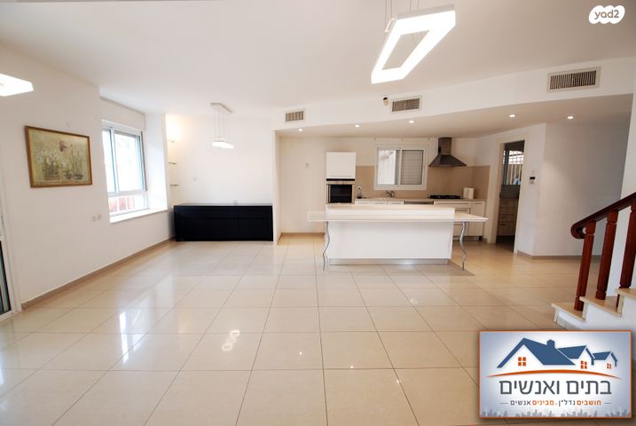 דו משפחתי, נחל גלים, הנחלים, כפר יונה