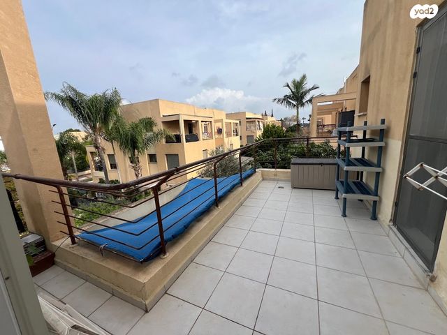 דופלקס, צור משה