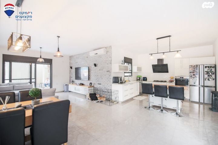 דו משפחתי, הגאון, פרדס חנה כרכור