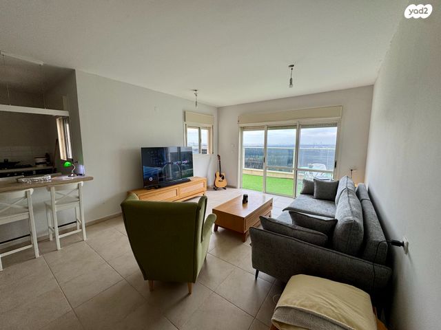 דירה, נחל הדס, צור יצחק