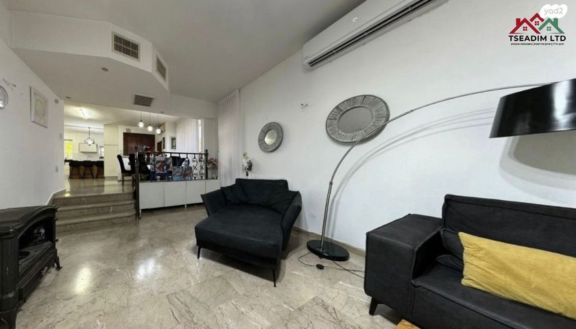 דו משפחתי, אבן גבירול, רחובות