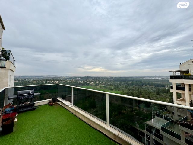 דירה, נחל הדס, צור יצחק