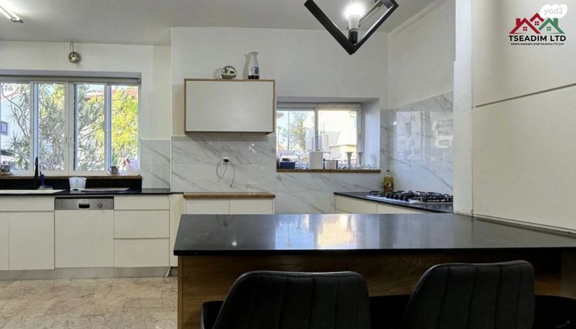 דו משפחתי, אבן גבירול, רחובות