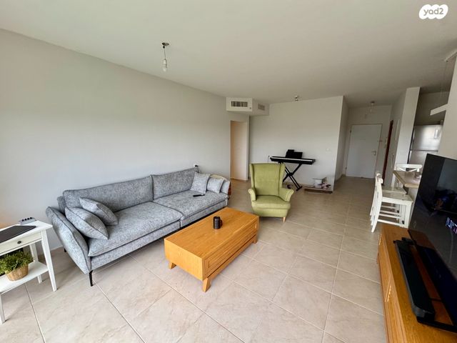 דירה, נחל הדס, צור יצחק