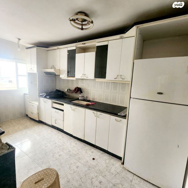 דירה, י"א הספורטאים, שז"ר / דקר, טירת כרמל