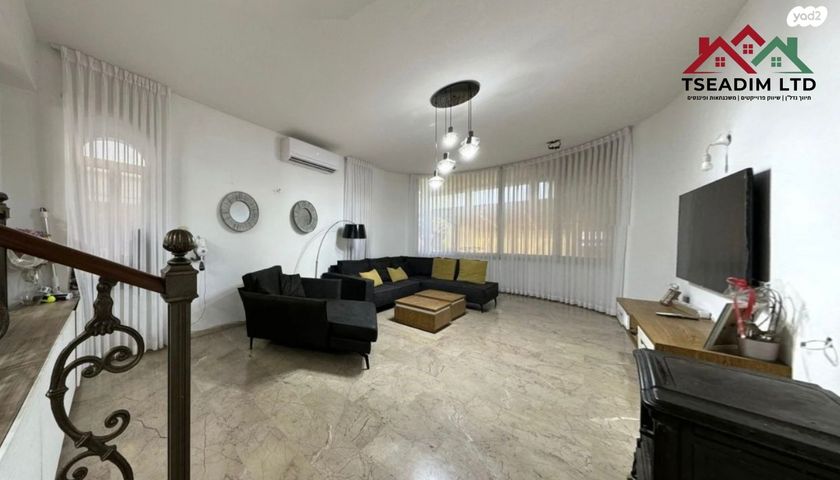 דו משפחתי, אבן גבירול, רחובות