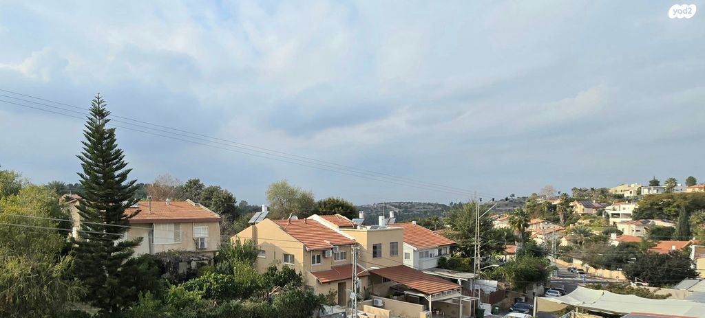 דו משפחתי, אורנית