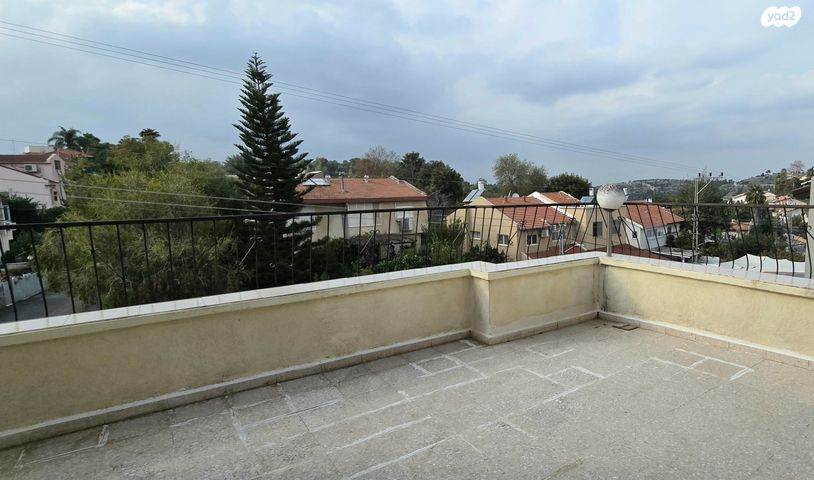 דו משפחתי, אורנית