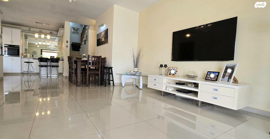 דו משפחתי, אורנית