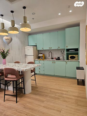 משרדים, שדרות מנחם בגין, החותרים, טירת כרמל