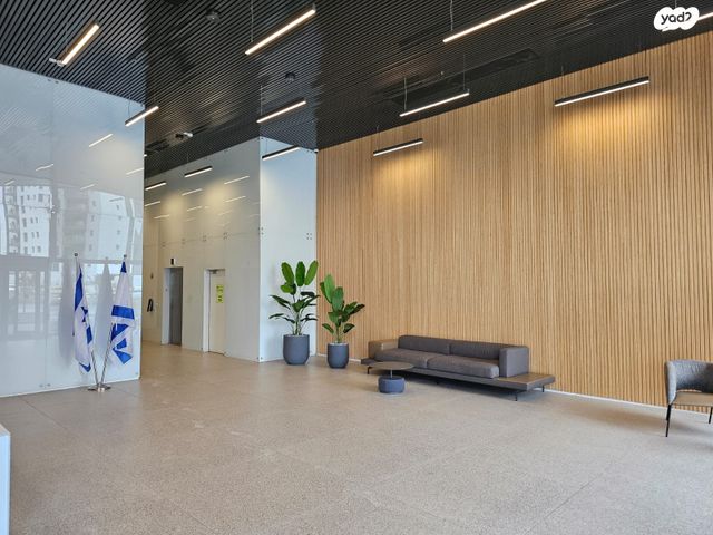 משרדים, שדרות מנחם בגין, החותרים, טירת כרמל