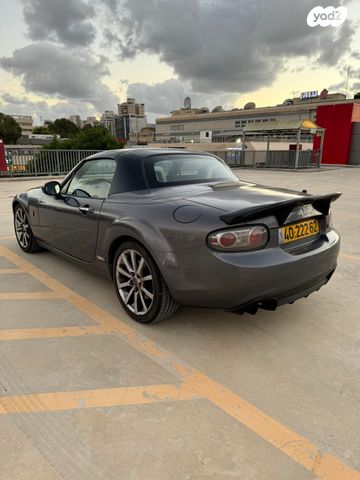 מודעת רכב מאזדה MX-5