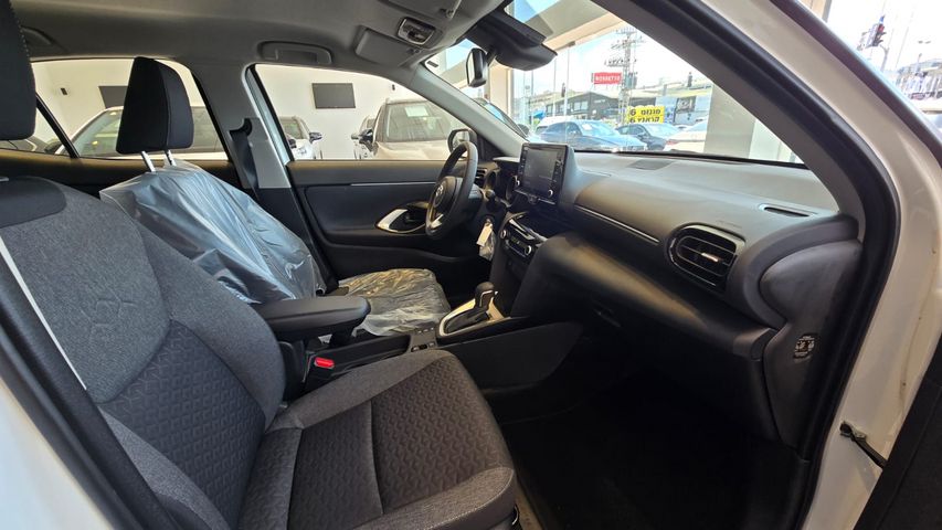 טויוטה יאריס קרוס