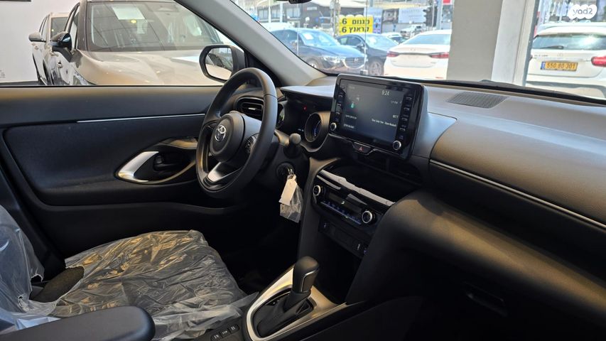 טויוטה יאריס קרוס