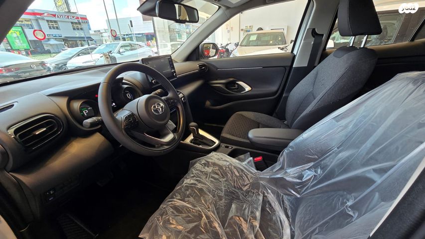 טויוטה יאריס קרוס