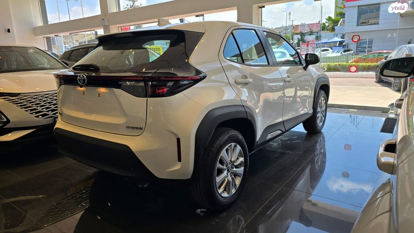 טויוטה יאריס קרוס