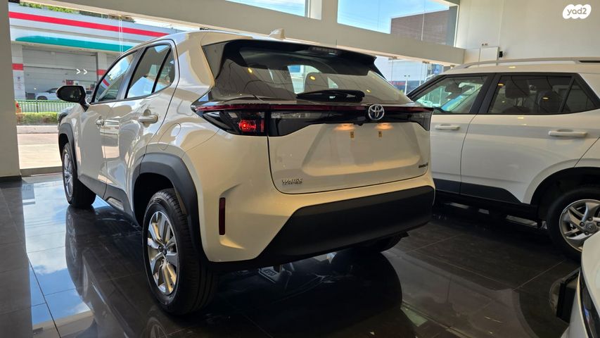 טויוטה יאריס קרוס