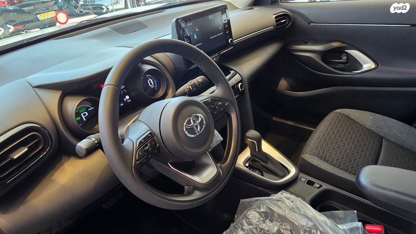 טויוטה יאריס קרוס