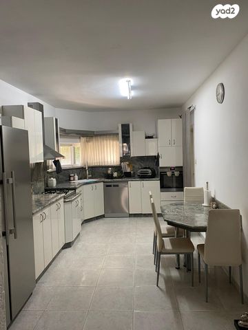 בית פרטי/ קוטג', סמטת יקינטון 9, יפה נוף, פרדס חנה כרכור