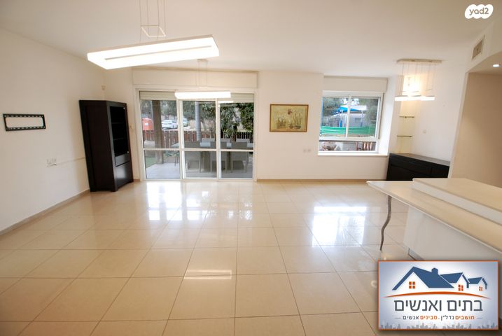 דו משפחתי, נחל גלים, הנחלים, כפר יונה