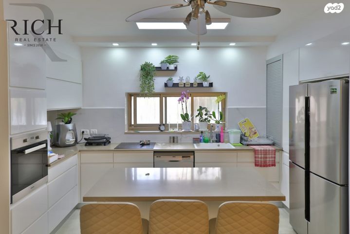 דו משפחתי, בעל שם טוב, מרכז העיר, קרית אתא