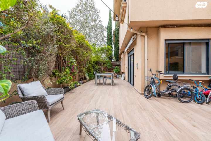 דו משפחתי, פרדס חנה כרכור