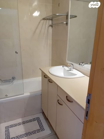 דירה, הרצליה