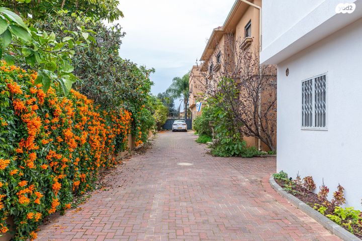 דו משפחתי, פרדס חנה כרכור