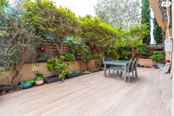 דו משפחתי, פרדס חנה כרכור