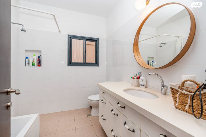 דו משפחתי, פרדס חנה כרכור