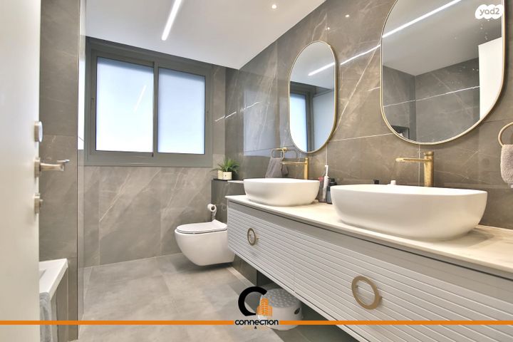 דירה, ש"י עגנון, משכנות האומנים, קרית מוצקין