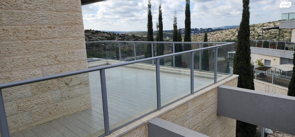 גג/ פנטהאוז, מוריה, מודיעין מכבים רעות