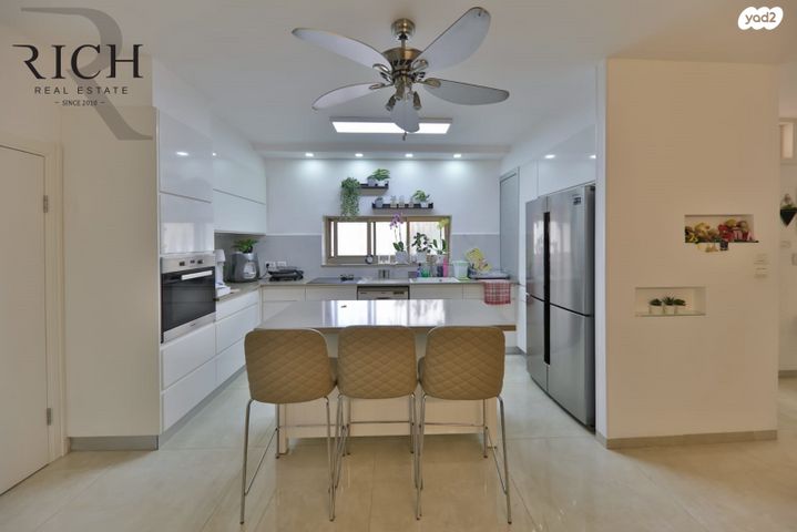 דו משפחתי, בעל שם טוב, מרכז העיר, קרית אתא