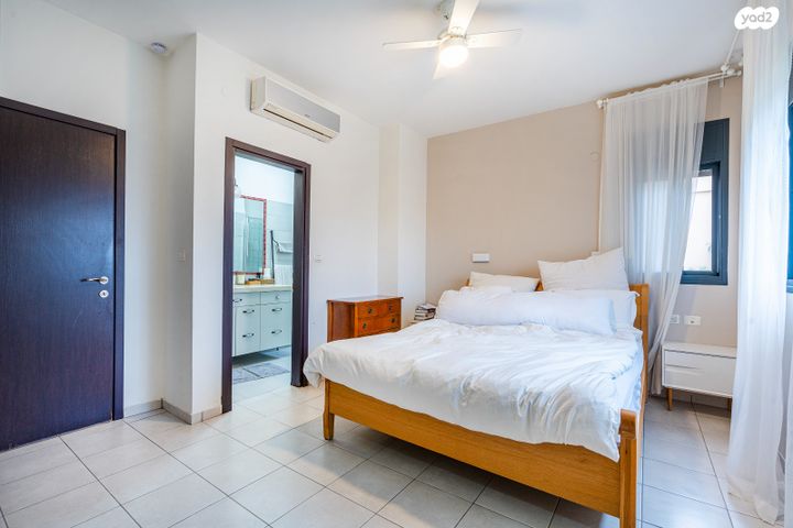 דו משפחתי, פרדס חנה כרכור