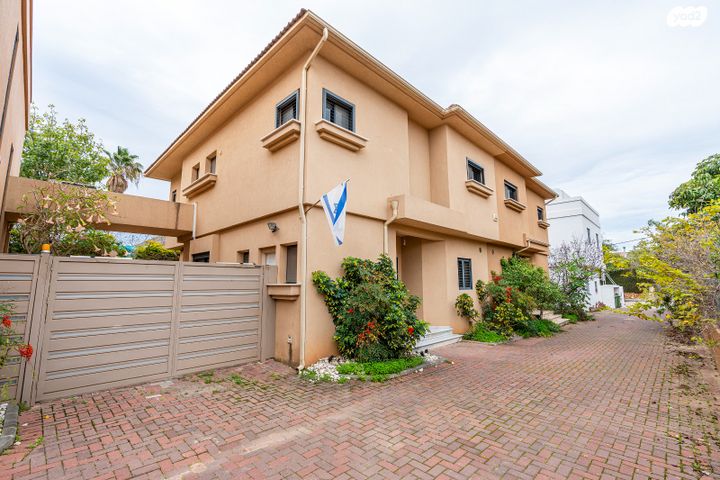 דו משפחתי, פרדס חנה כרכור