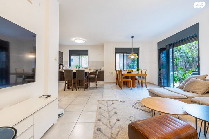 דו משפחתי, פרדס חנה כרכור