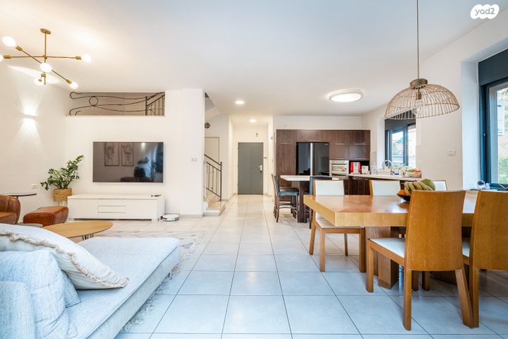 דו משפחתי, פרדס חנה כרכור