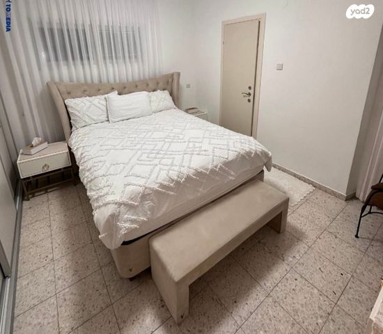 בית פרטי/ קוטג', משעול הורד, הפרחים, קרית גת