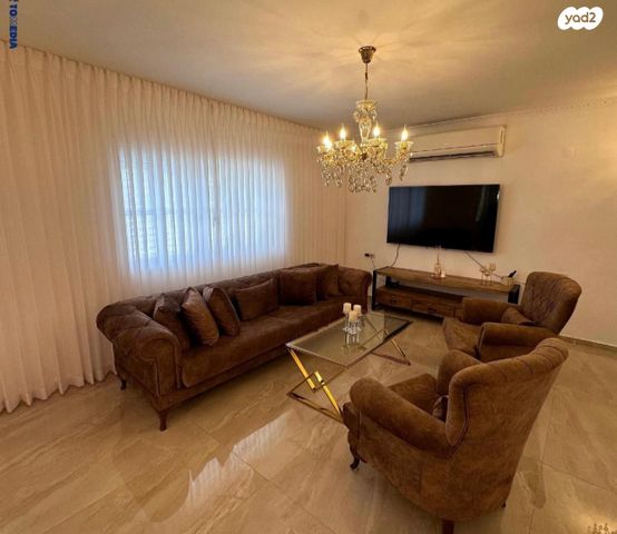 בית פרטי/ קוטג', משעול הורד, הפרחים, קרית גת