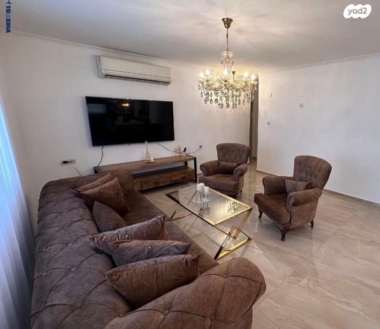 בית פרטי/ קוטג', משעול הורד, הפרחים, קרית גת