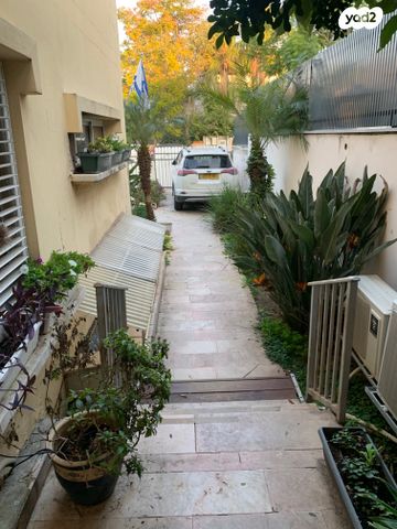 דו משפחתי, קדם, יעלים, שוהם