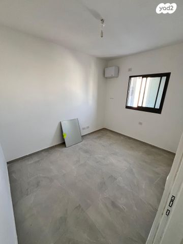 דירה, הרב קוקיס 18, בת ים