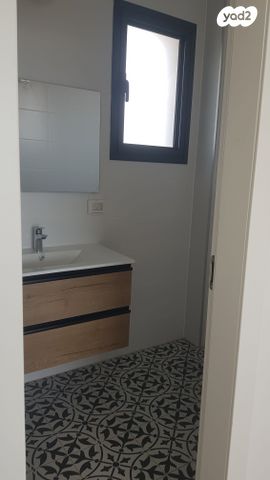 דירה, אמנון ליפקין שחק, נוף הטיילת, נתניה