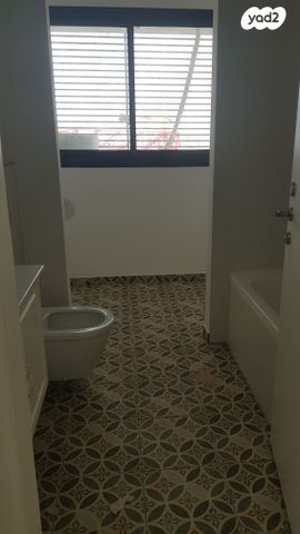 דירה, אמנון ליפקין שחק, נוף הטיילת, נתניה