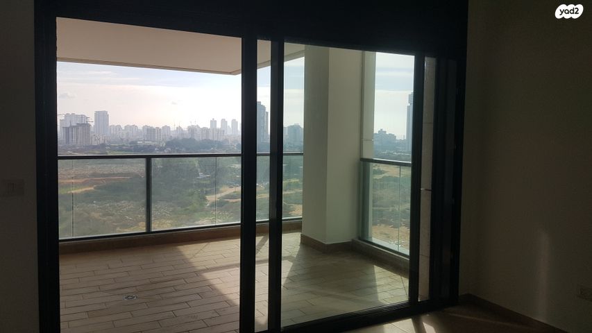 דירה, אמנון ליפקין שחק, נוף הטיילת, נתניה