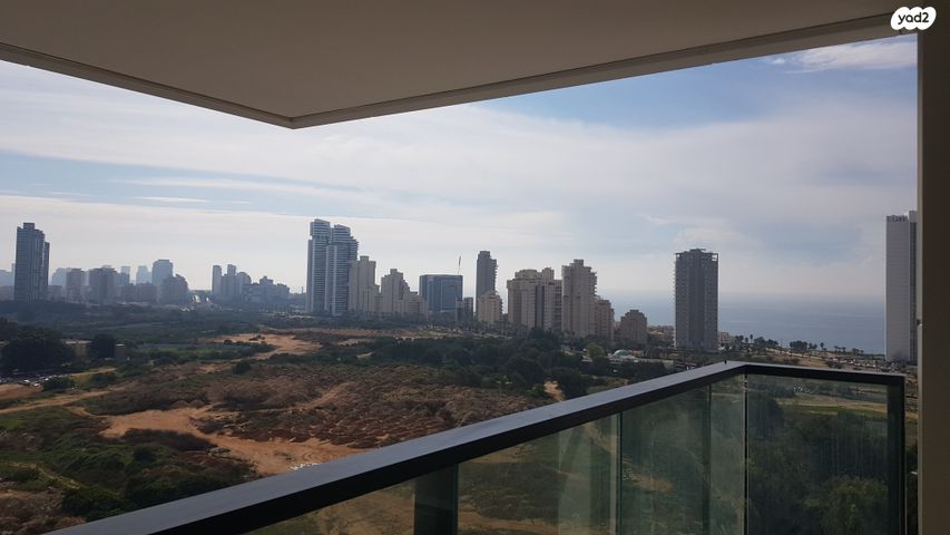 דירה, אמנון ליפקין שחק, נוף הטיילת, נתניה