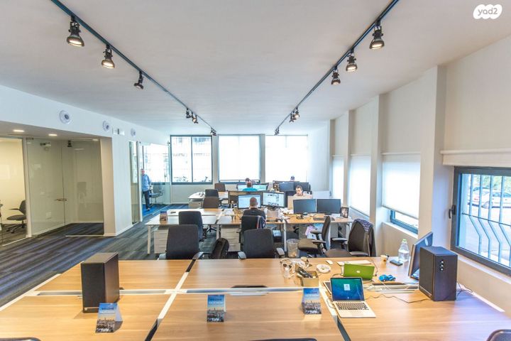 מונטיפיורי, הרכבת