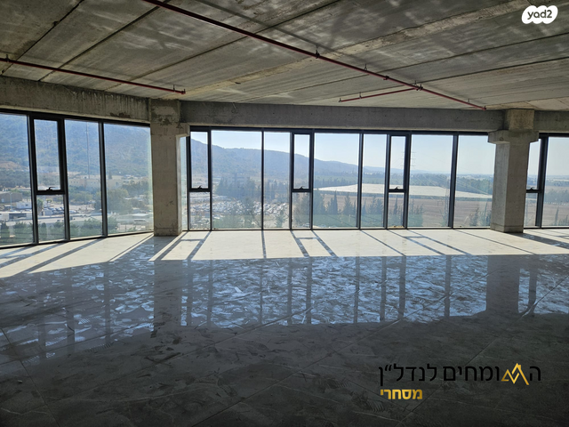 משרדים, אריאל שרון, החותרים, טירת כרמל