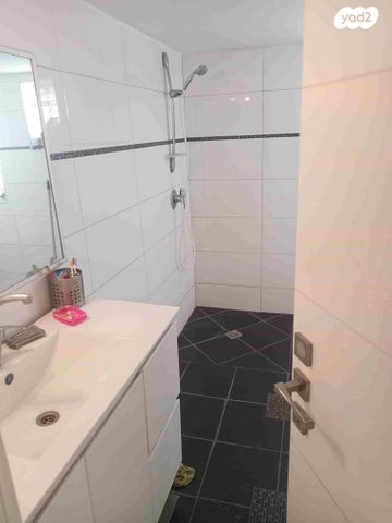 דירה, השומר 43, שיכון עובדים, טבריה