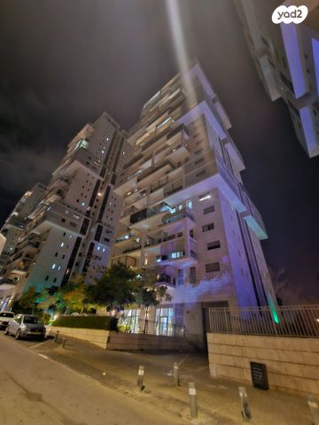 שלמה אלירז 
